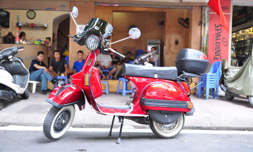 Ngắm Vespa PX200 đời 1984 “hàng hiếm” tại VN