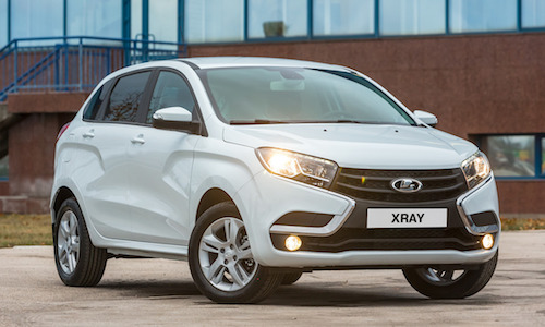 Soi Lada XRay “đấu” Hyundai i20 Active giá chỉ 180 triệu