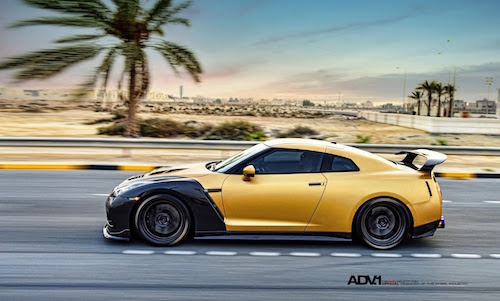 Dân chơi Bahrain “độ hết bài” Nissan GT-R vàng carbon