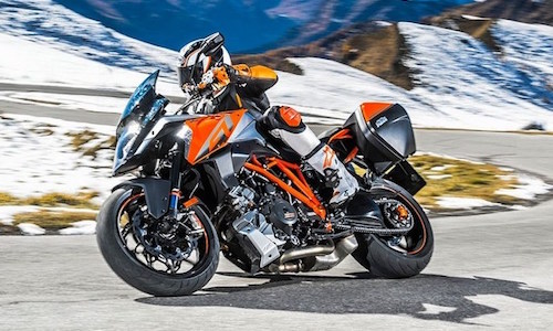 KTM “đấu” với BMW S1000XR bằng 1290 Super Duke GT