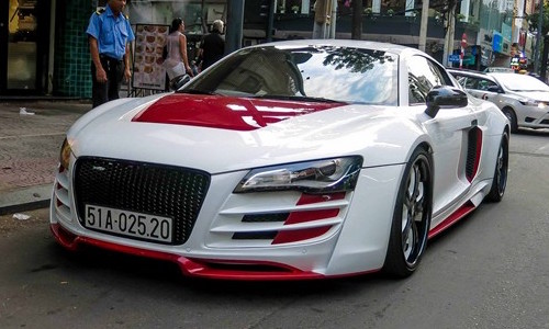 Siêu xe Audi R8 “khoác áo” 30 ngàn đô tại Việt Nam