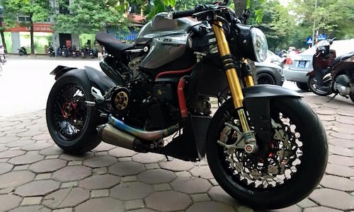 Dân chơi Hà thành "biến hình" siêu môtô Ducati 1199 Panigale