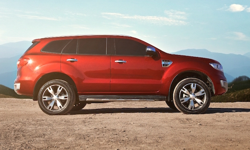 Khách Việt "choáng" với Ford Everest mới giá hơn 1 tỷ đồng