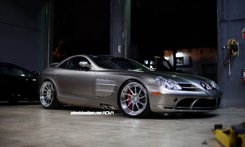 Vẻ đẹp lạnh lùng của “mũi tên bạc” Mercedes SLR McLaren