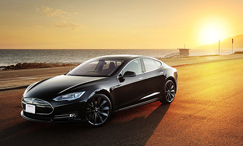 Xem siêu xe điện Tesla Model S trổ tài lội nước