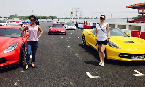 Hot girl Việt “nài cứng” siêu xe Chevrolet Corvette giá 5 tỷ 