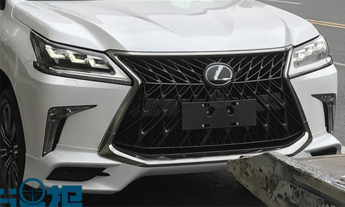 Xe sang Lexus LX 570 Superior lăn bánh tới TQ