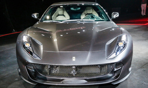 “Siêu ngựa” Ferrari 812 Superfast giá hơn 8 tỷ tại Malaysia