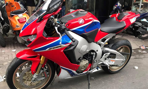 Xe môtô Honda CBR1000RR SP2 giá gần 1 tỷ đồng tại VN