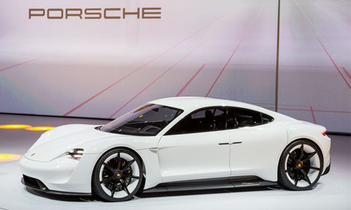 Siêu xe điện Porsche Mission E giá từ 1,8 tỷ đồng