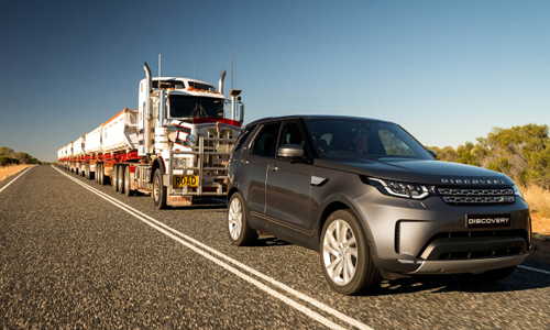 Xem ôtô Land Rover Discovery kéo đoàn xe 110 tấn