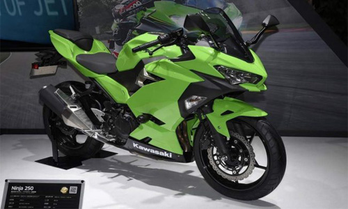 Kawasaki “vén màn” môtô Ninja 250 phiên bản 2018