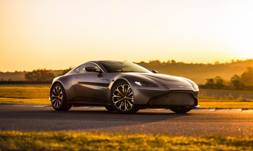 Siêu xe Aston Martin Vantage giá 3,4 tỷ vẫn "cháy hàng"