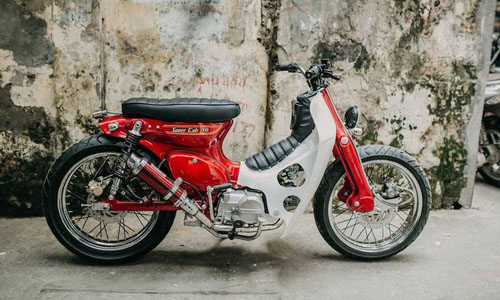 Xe máy Honda Super Cub cũ độ "siêu chất" tại Hà Nội