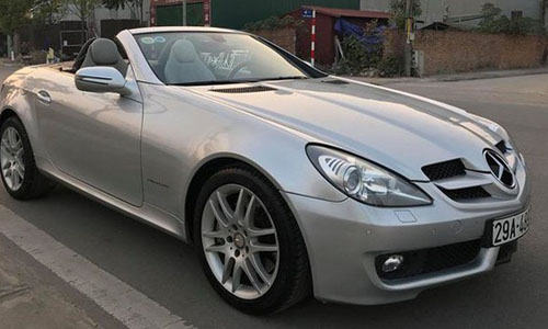 Xe sang Mercedes SLK 200 mui trần “siêu rẻ” 800 triệu ở Hà Nội