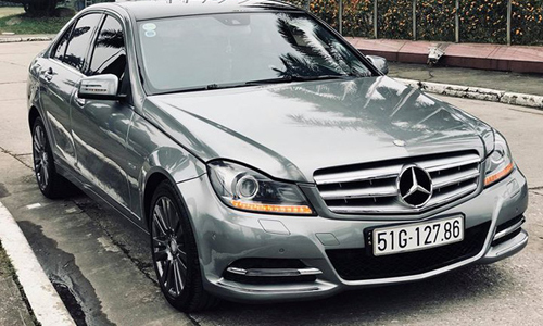 Mercedes-Benz C250 dùng chán bán 695 triệu tại Sài Gòn