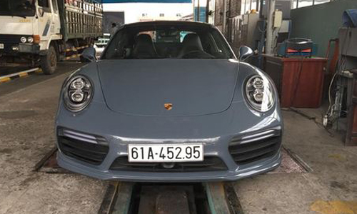 Porsche 911 màu độc gần 14 tỷ của đại gia Bình Dương 