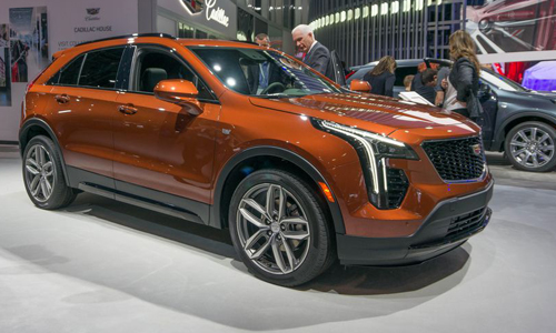 Cadillac XT4 mới giá 816,7 triệu “đấu” Mercedes-Benz GLC