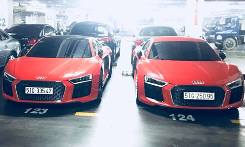 Cặp “song sinh” siêu xe Audi R8 V10 Plus tại Sài Gòn