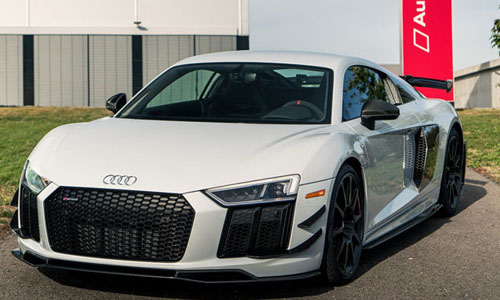 Siêu xe Audi R8 V10 giá từ 5,5 tỷ đồng có gì hot?