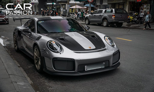 "Chạm mặt" Porsche 911 GT2 RS hơn 20 tỷ dạo phố Sài Gòn