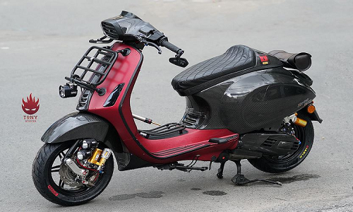 Vespa Sprint độ full carbon, phong cách xe đua tại Sài Gòn