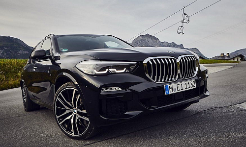 Xe SUV BMW X5 "uống" chỉ 1,2 lít xăng cho 100 km