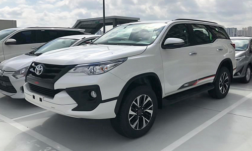 Cận cảnh Toyota Fortuner TRD hơn 1 tỷ đồng tại Việt Nam