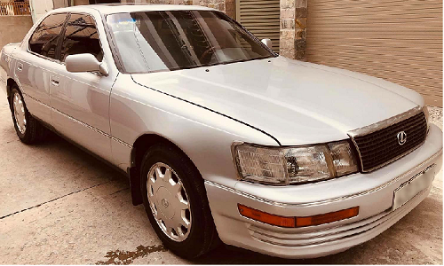 Lexus LS400 gần 30 tuổi bán 170 triệu ở Sài Gòn