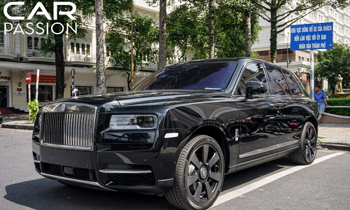 Xe Rolls-Royce Cullinan hơn 40 tỷ lăn bánh tại Sài Gòn