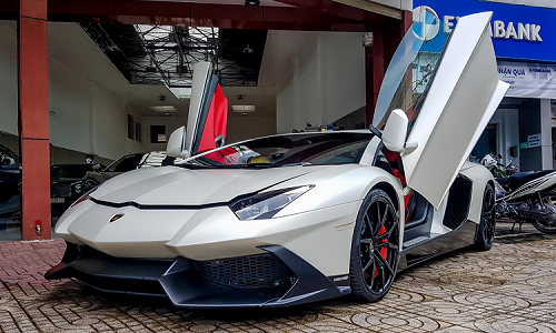 Lamborghini Aventador bản kỷ niệm 50 năm tại Sài Gòn