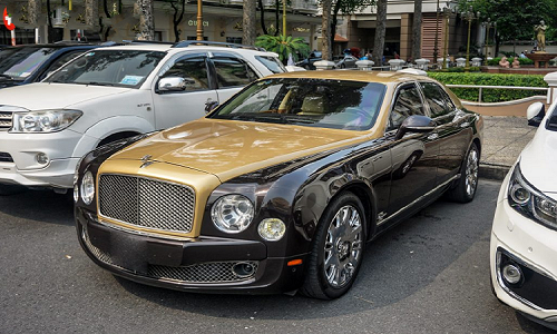 Xe sang Bentley Mulsanne tiền tỷ có màu cực đẹp ở Sài Gòn