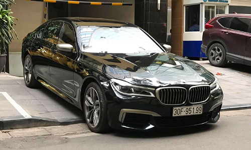 Cận cảnh BMW M760Li giá hơn 12 tỷ ở Việt Nam