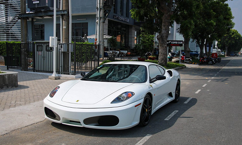 Ferrari F430 của ông Đặng Lê Nguyên Vũ độ ống xả đắt tiền