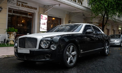 Soi siêu xe Bentley Mulsanne hơn 20 tỷ ở Sài Gòn