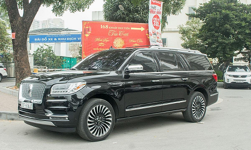 "Khủng long" Lincoln Navigator 2019 gần 10 tỷ đồng tại Hà Nội 