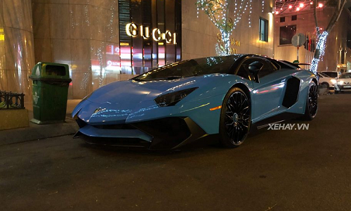 Siêu xe Lamborghini Aventador SV hơn 30 tỷ lăn bánh tại Sài Gòn