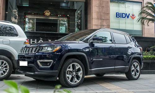 Cận cảnh Jeep Compass "độc lạ" hơn 1 tỷ tại Việt Nam