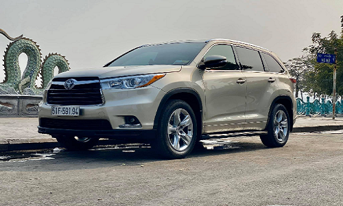 Toyota Highlander có ghế thương gia hơn 2,4 tỷ tại Việt Nam