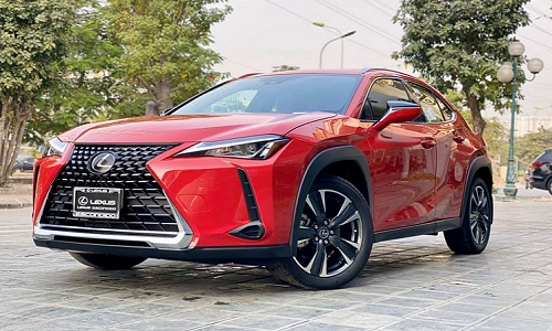 Lexus UX 200 mới đầu tiên về Việt Nam "đấu" BMW X1