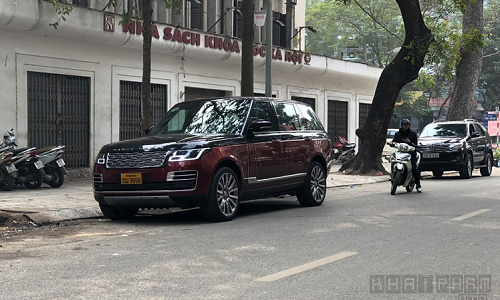 Xe Range Rover SV hơn 40 tỷ biển "tứ quý" Lào trên phố Việt