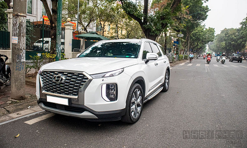 Xe Hyundai Palisade tiền tỷ lăn bánh trên phố Hà Nội 