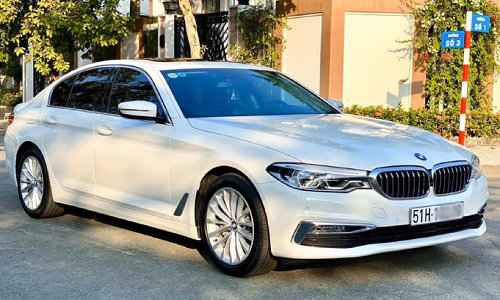 BMW 530i chính hãng "hàng lướt" hơn 2,7 tỷ ở Sài Gòn