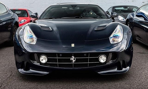 Siêu xe Ferrari F12tdf đổi màu sơn, độ cả cản trước đầy lạ lẫm