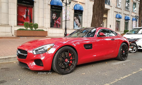 Siêu xe Mercedes-AMG GTS hơn 9 tỷ lăn bánh ở Sài Gòn