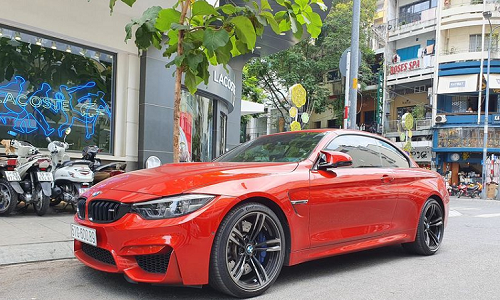 Chạm mặt BMW M4 Convertible hàng hiếm trên phố Sài Thành