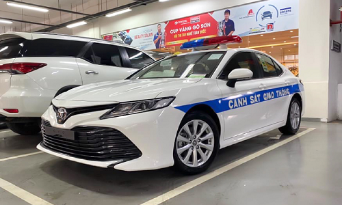 Cận cảnh xe cảnh sát Toyota Camry 2020 mới tại Việt Nam