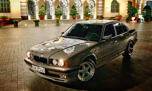 BMW 525i đời 1996 dọn như "đập thùng" hơn 450 triệu ở Sài Gòn