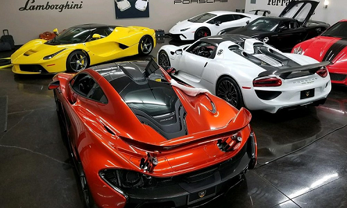 Đại gia bán siêu xe Ferrari và Lamborghini hỗ trợ dịch Covid-19