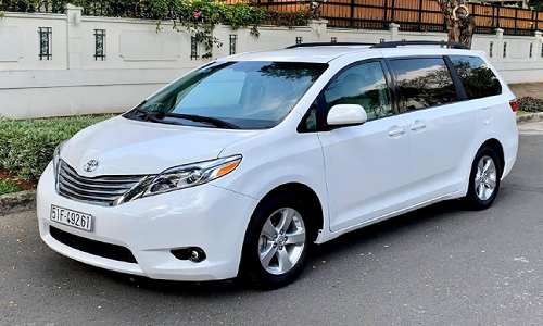 Toyota Sienna 2010 hơn 1,2 tỷ ở Sài Gòn, đắt hơn Kia Sedona